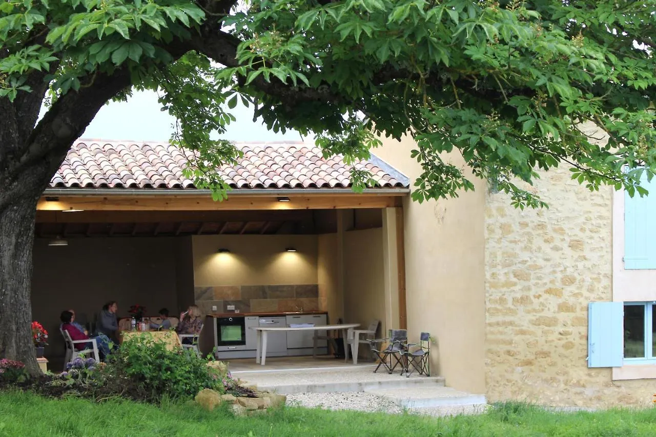 مزرعة للإقامة Gites Et Roulottes Au Domaine De La Trille Sainte-Foi فرنسا