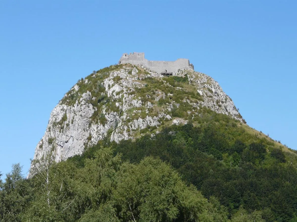 Gites Et Roulottes Au Domaine De La Trille Sainte-Foi مزرعة للإقامة