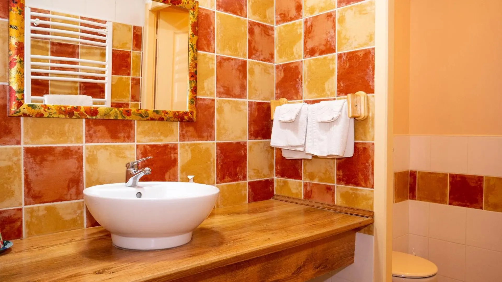 Farm stay Gites Et Roulottes Au Domaine De La Trille Sainte-Foi France